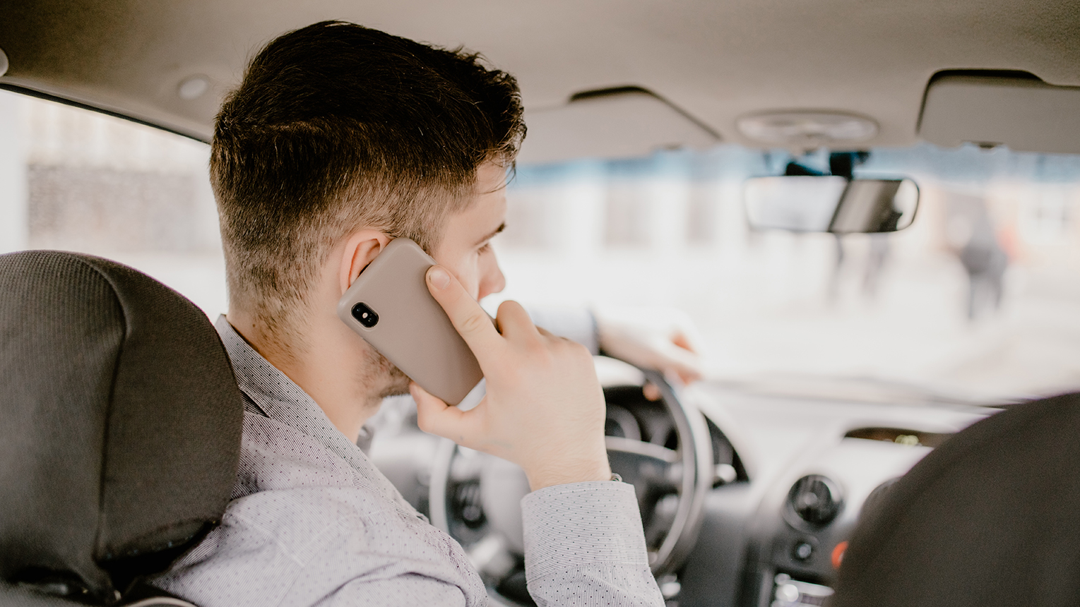 mobil-za-volantom.jpg (779 KB)